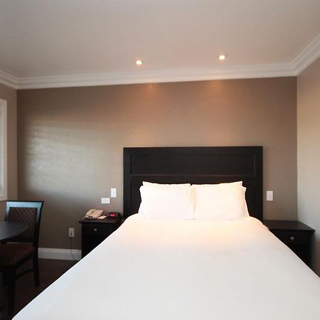 Travelodge Ломпок Екстериор снимка