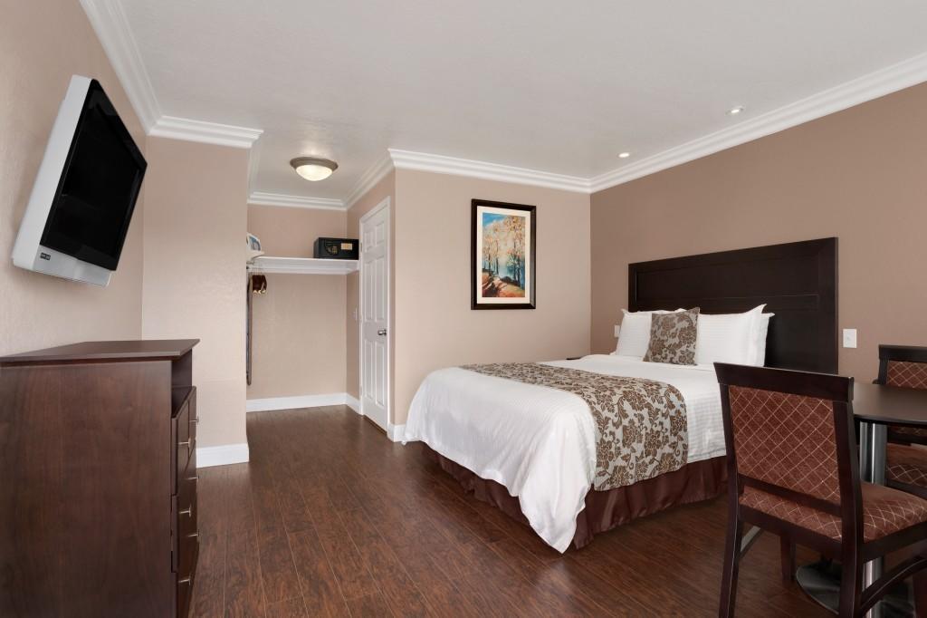 Travelodge Ломпок Екстериор снимка